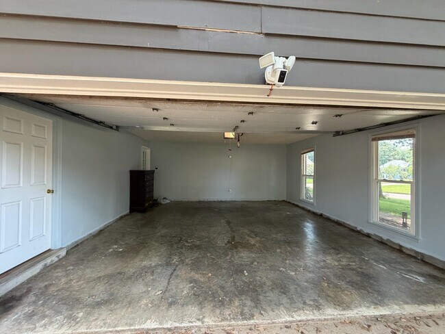 Building Photo - 2910 Foster Dale Cove