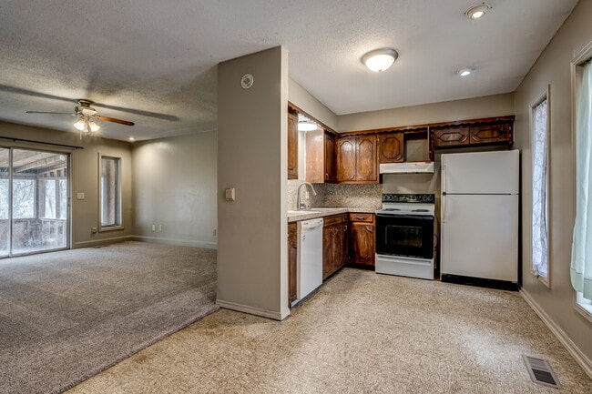 Building Photo - For Lease--3 Bedroom in Perkins OK