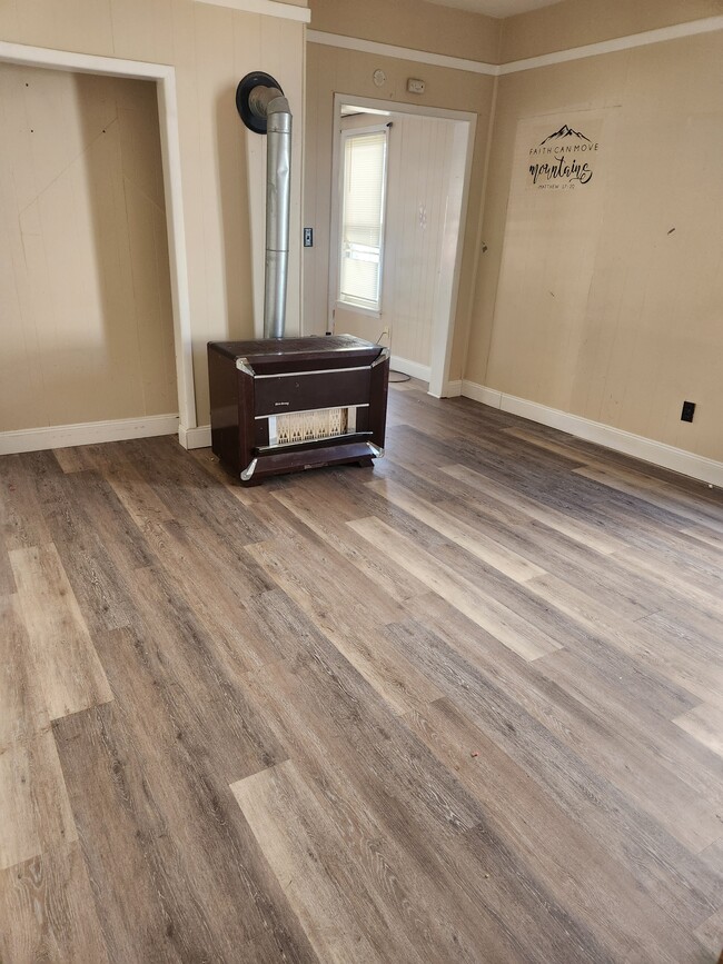 Building Photo - 29 S F St