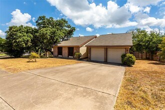 Building Photo - 1006 Silbury Dr