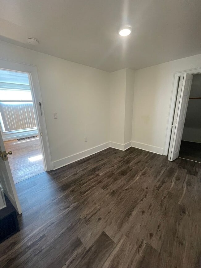 Building Photo - Spacious 5-Bedroom Home Near EMU