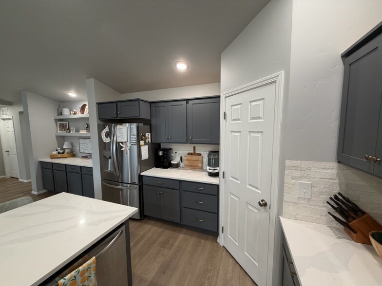 Building Photo - 1910 SW Cooper Ave