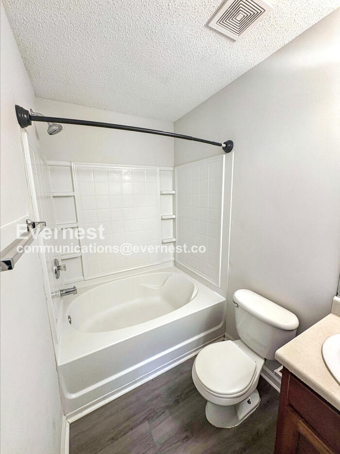 Building Photo - 8646 Thomas Ln