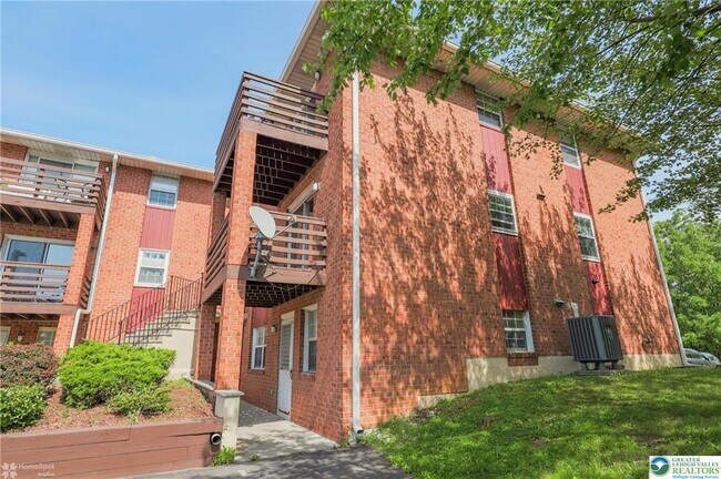 Building Photo - 1464 N Cedar Crest Blvd