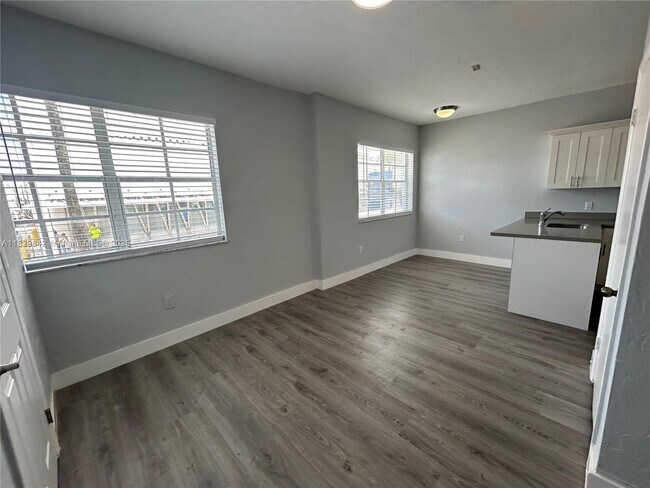 Building Photo - 1360 Collins Ave