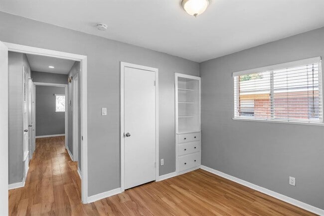 Building Photo - 2205 Lanier Dr