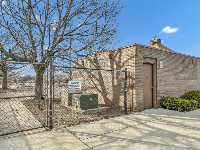 Building Photo - 1475 Rebecca Dr