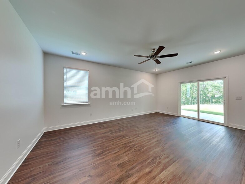 Building Photo - 90 Spruce Cir