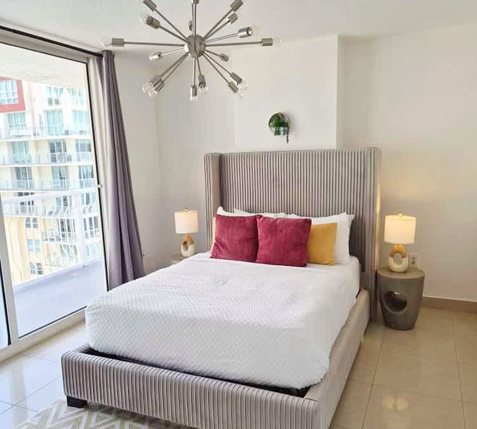 Building Photo - 1 SE 12th St