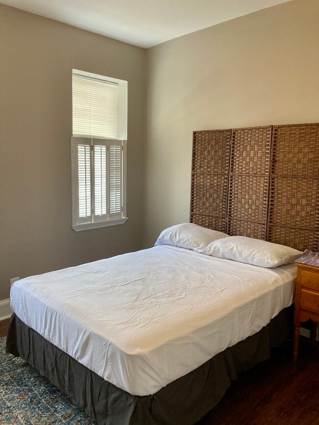 1 of 2 Bedrooms in Unit 2 $950 - 2312 Bryant Ave