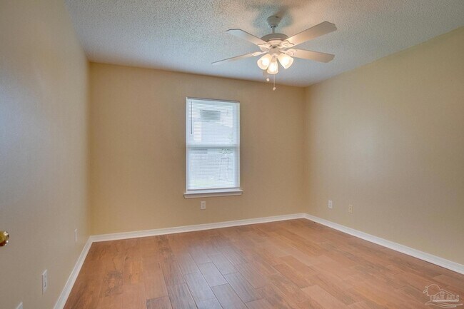 Building Photo - 2042 Hamilton Crossing Dr
