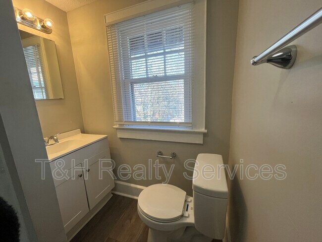 Building Photo - 4926 E New York St