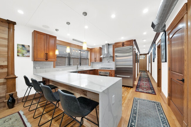 Building Photo - 1226 S 60th Ct