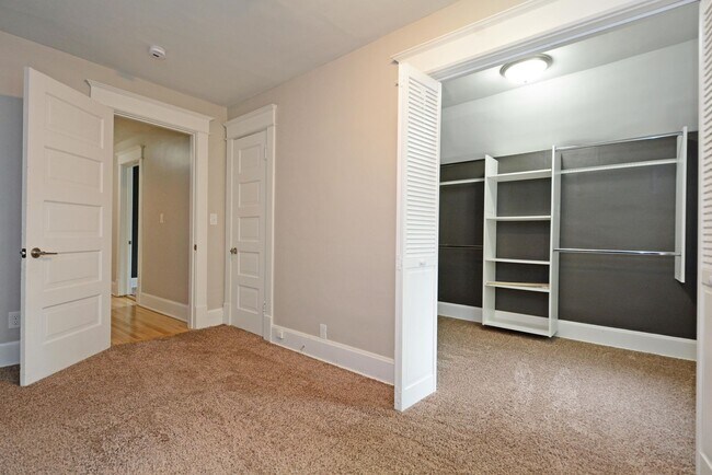 Building Photo - Beautiful 3-Bed 1.5-Bath Home Available Now in St. Paul!