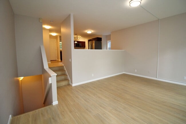 Building Photo - 4 Touchstone Dr