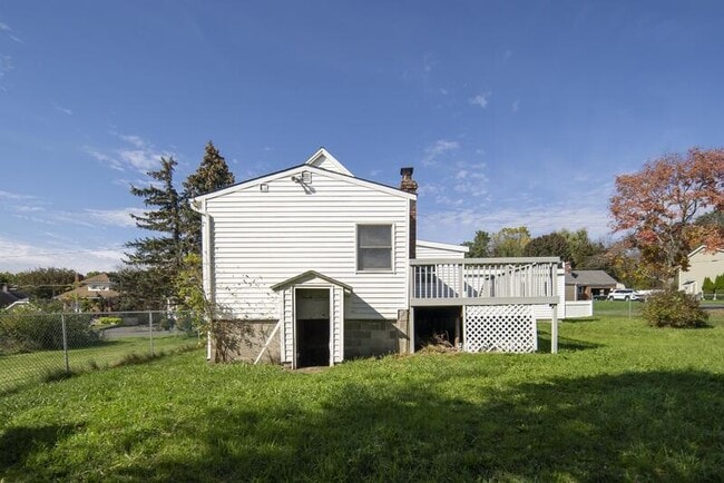 Building Photo - 29 Lark St