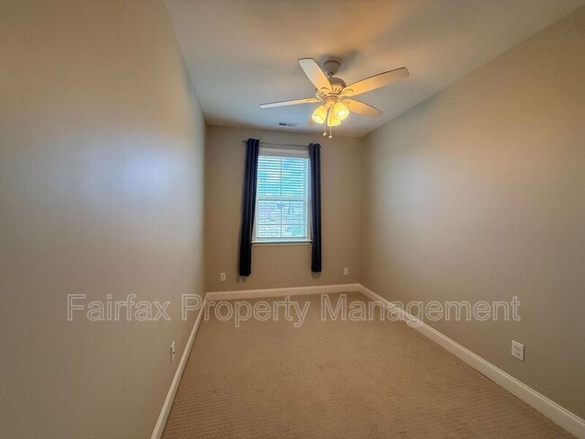 Building Photo - 212 Ellsworth Manor Dr