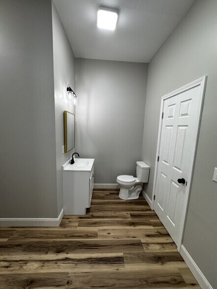 Building Photo - 118 Bank St