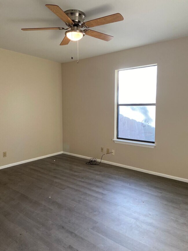 Building Photo - 510P