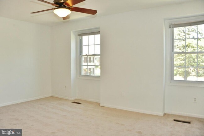 Building Photo - 6533 Yadkin Ct