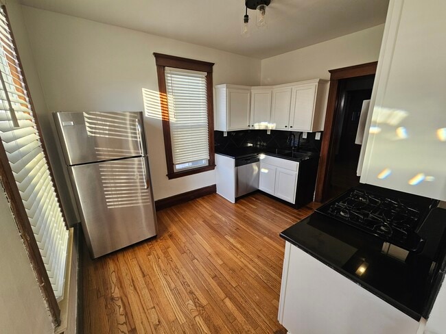 Building Photo - 3154 Van Alstyne St