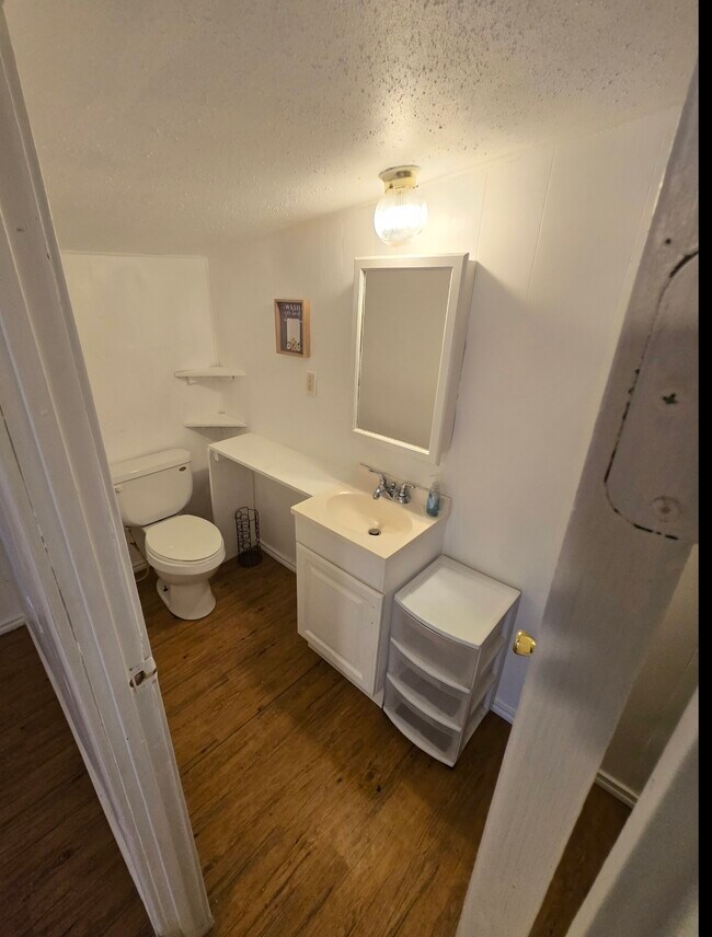 Building Photo - 464 Red Bud Ln