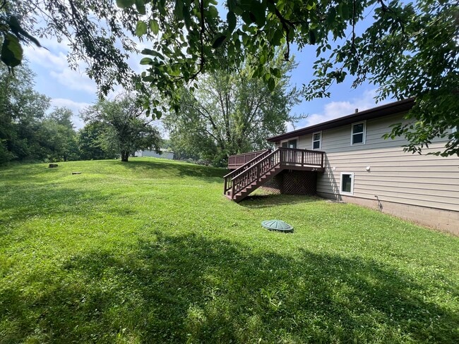 Building Photo - 8946 SE Vandalia Dr