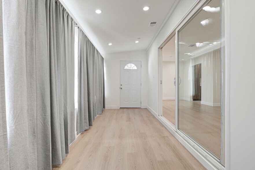 Building Photo - 13327 Strathern St