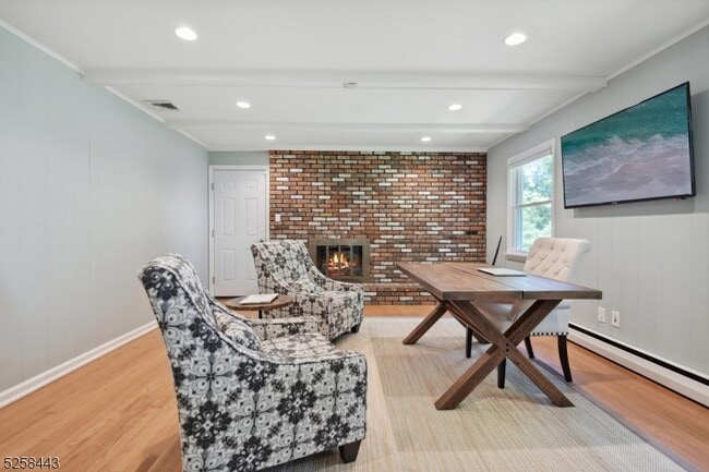 Building Photo - 204 Deerfield Ln