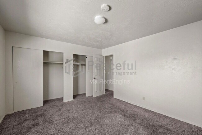 Building Photo - 1425 Mandalay Rd W