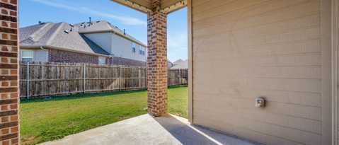 Building Photo - 2025 Lake Vista Dr