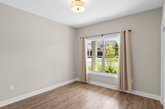 Building Photo - Luxury Maintenance-Free Former Model Home in Grove City – 2 Bed, 2 Bath Ranch