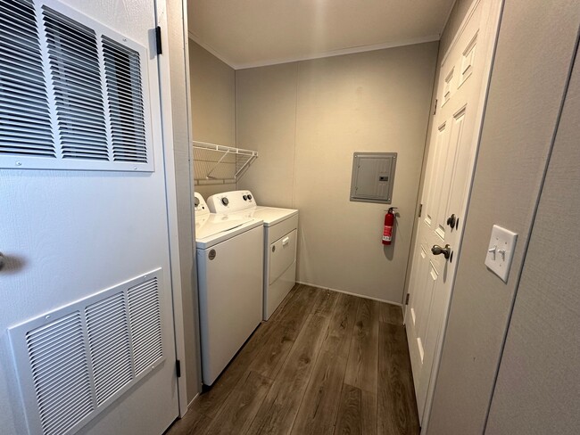 Building Photo - 555 Delaware