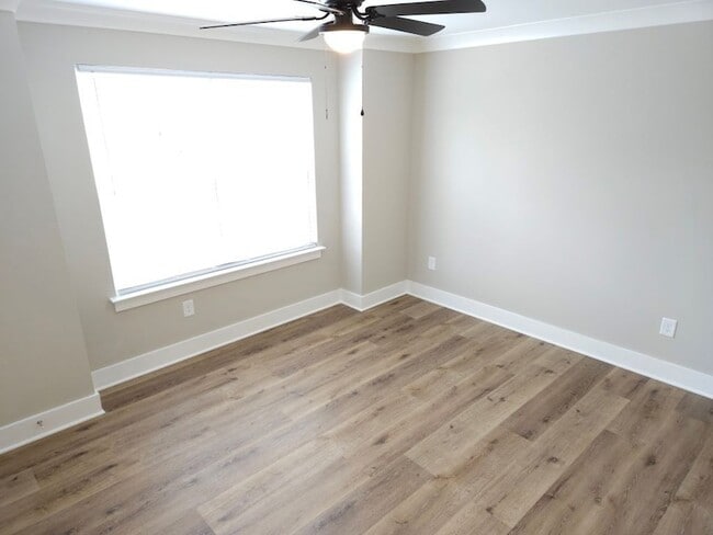 Building Photo - 719 Crestland Ave