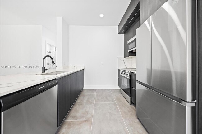 Building Photo - 526 SW 2nd St