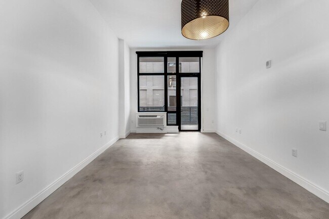 Building Photo - 148 1st St