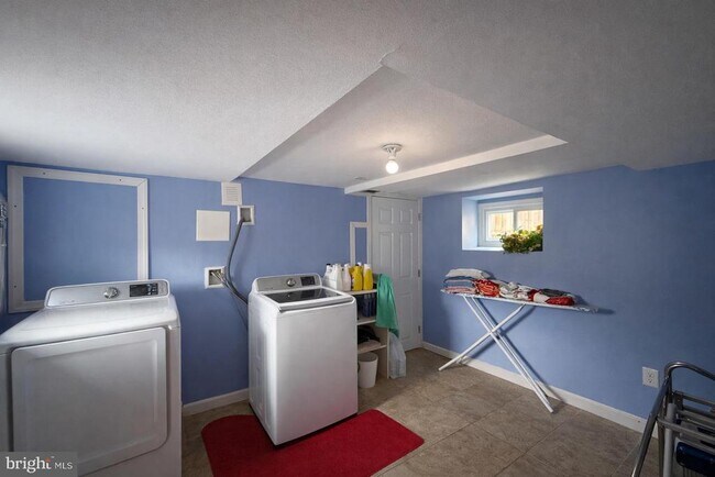 Building Photo - 1045 Quinton Ave