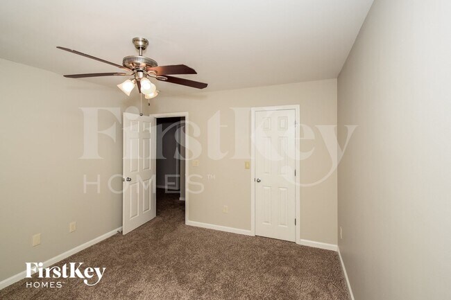 Building Photo - 116 Royal Gala Dr