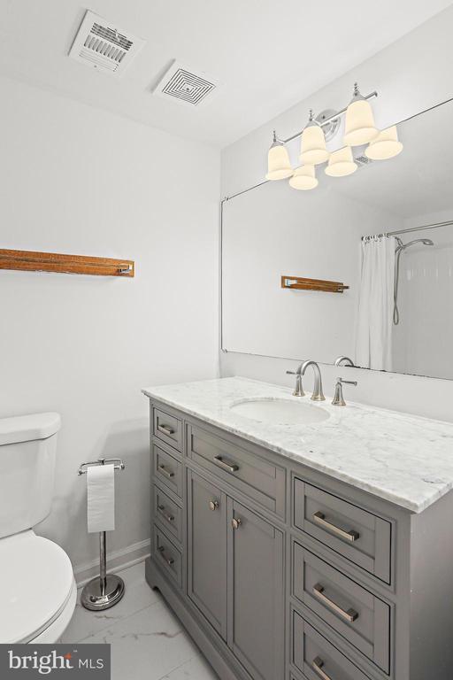 Building Photo - 9629 White Acre Rd