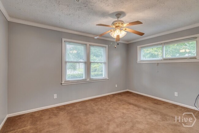 Building Photo - 319 Tanglewood Rd