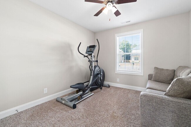 Building Photo - Pet Friendly Three Bedroom with Bonus!