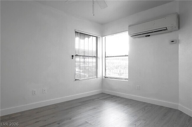 Building Photo - 510 Elm Dr
