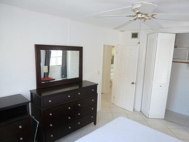 Building Photo - 224 Hibiscus Ave