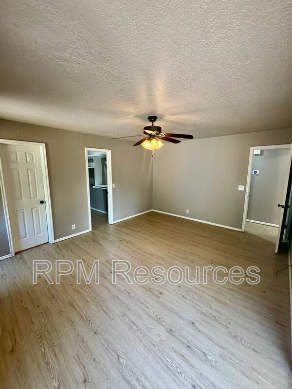 Building Photo - 2009 W Rockypoint Dr