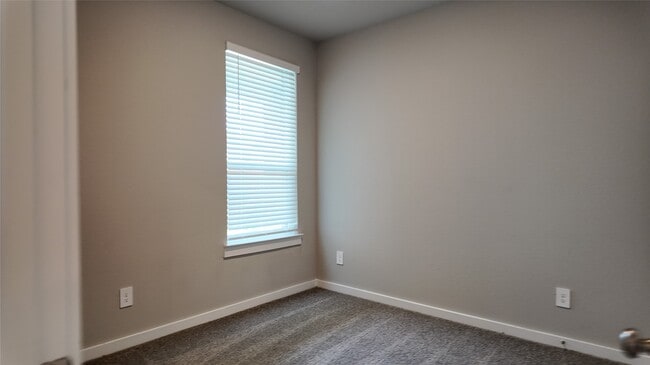 Building Photo - 16817 Harvest Grv Ln