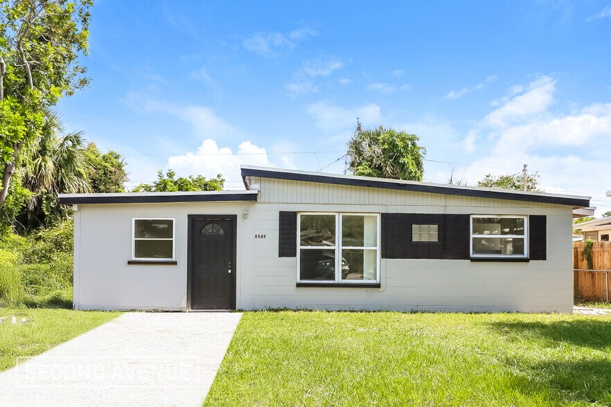 Primary Photo - 8549 93rd Ave