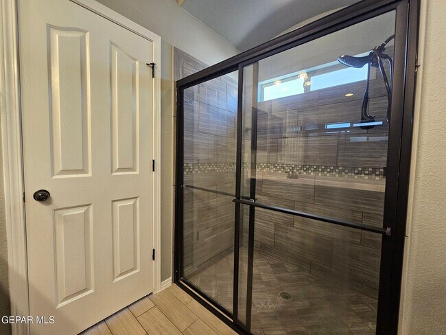 Building Photo - 7565 Wolf Creek Dr