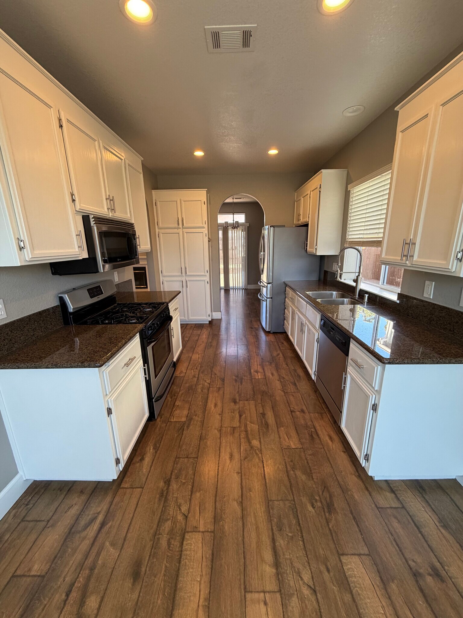 Building Photo - 1605 Paseo Flores Dr
