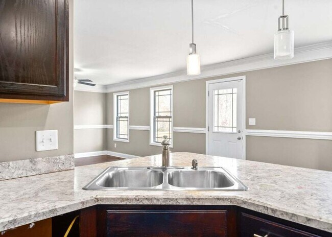 Building Photo - 1103 Medallion Ct