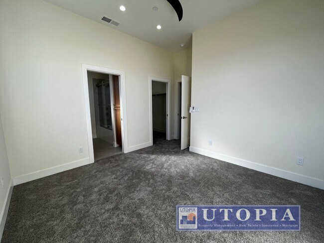 Building Photo - Beautiful 3 Bedroom, 3 Bathroom Duplex Unit Located on the Upper Westside of Santa Cruz. Brand ne...